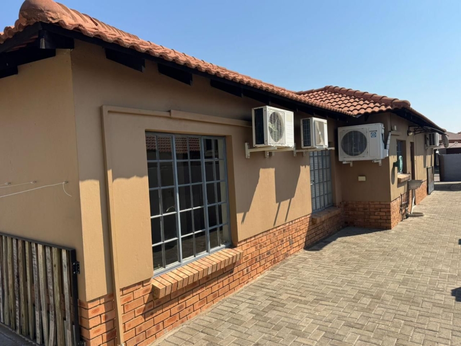 4 Bedroom Property for Sale in Hexrivier Lifestyle Estate North West